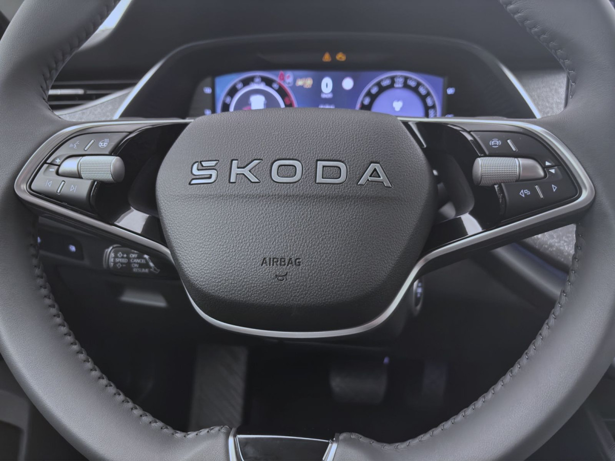 Thumb 12: Škoda OCTAVIA COMBI BALANCE AHK NAV KAM pACC WINTER+ 5J/100.000KM