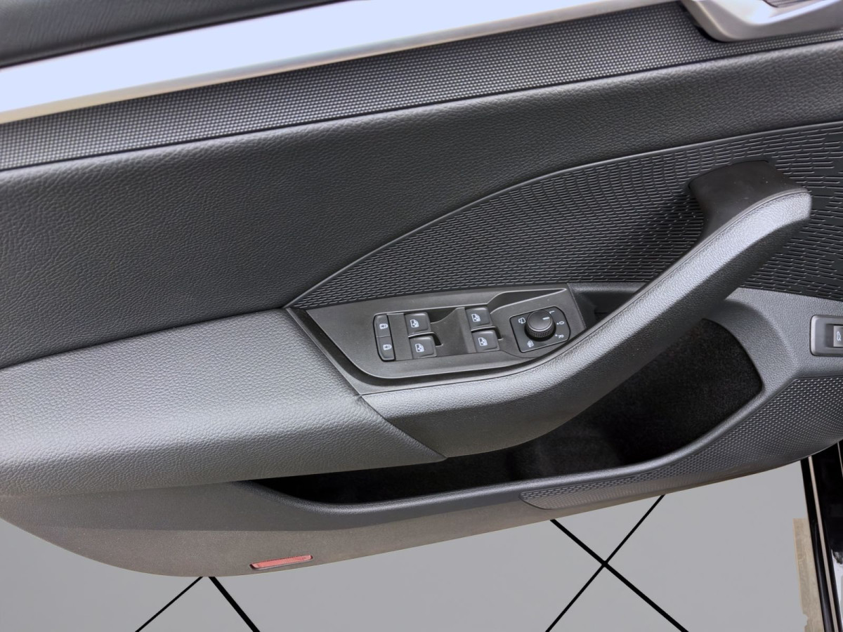Thumb 10: Škoda OCTAVIA COMBI SELECTION AHK PANO STANDH NAV+ ASSISTENZ+ LICHT+ SICHT+