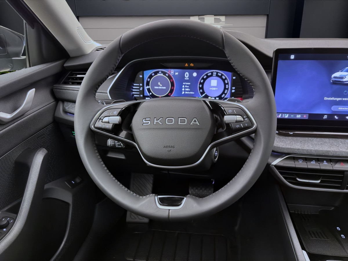 Thumb 11: Škoda OCTAVIA COMBI SELECTION AHK PANO STANDH NAV+ ASSISTENZ+ LICHT+ SICHT+
