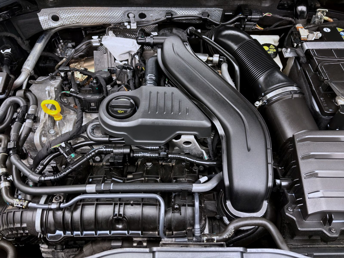 Thumb 18: Volkswagen T-Roc 1.5 TSI DSG STYLE AHK NAVI PDC LED+