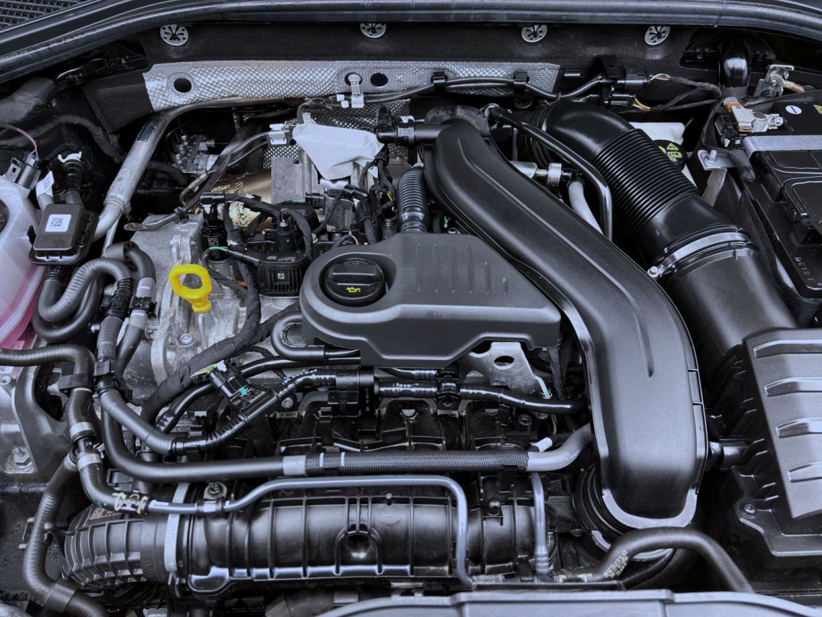Thumb 20: Volkswagen T-Roc 1.5 TSI DSG STYLE AHK NAVI PDC LED+