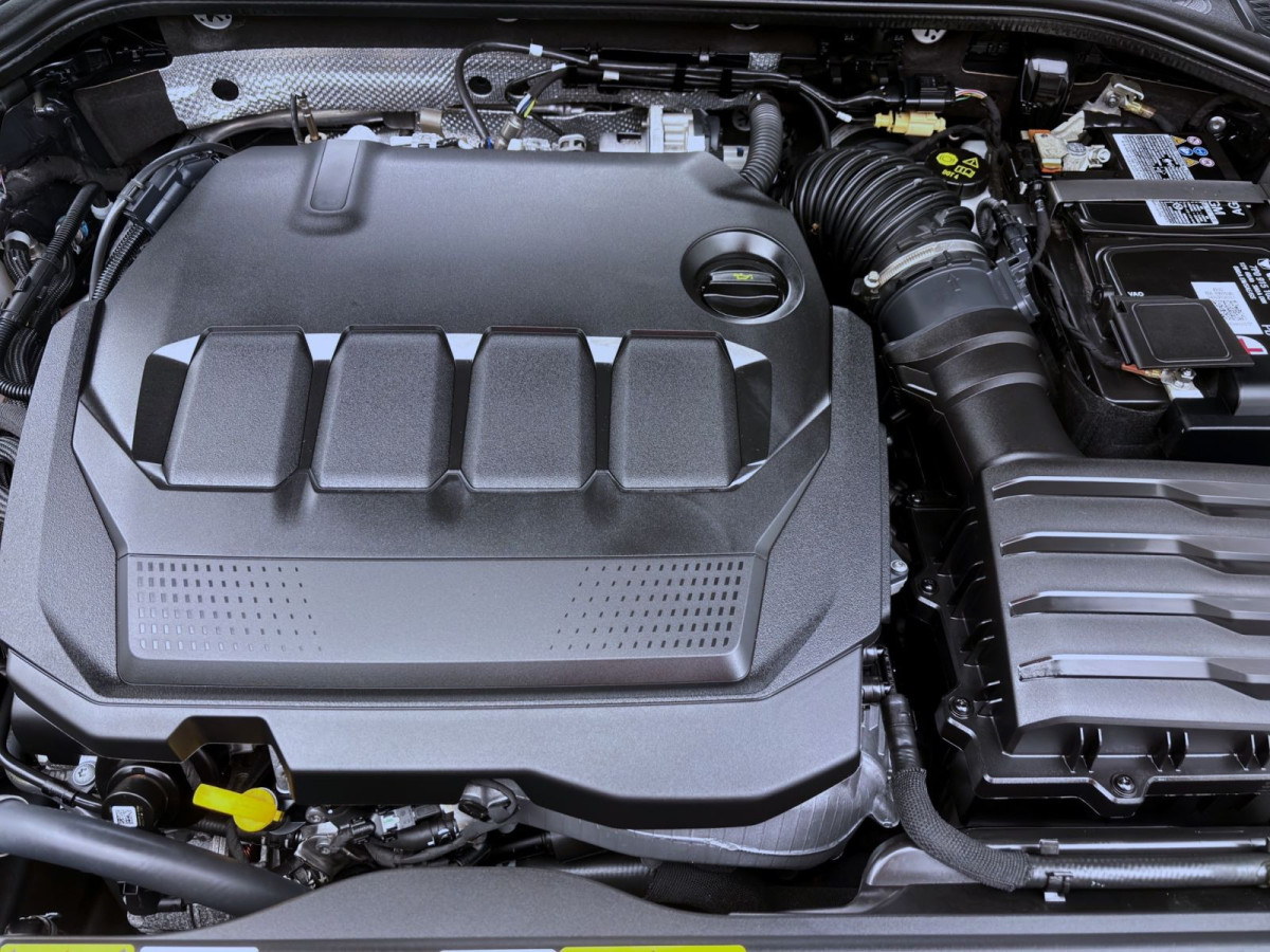 Thumb 19: Volkswagen Golf GTD STDHZG PANO IQ.LIGHT NAVI DCC HuD