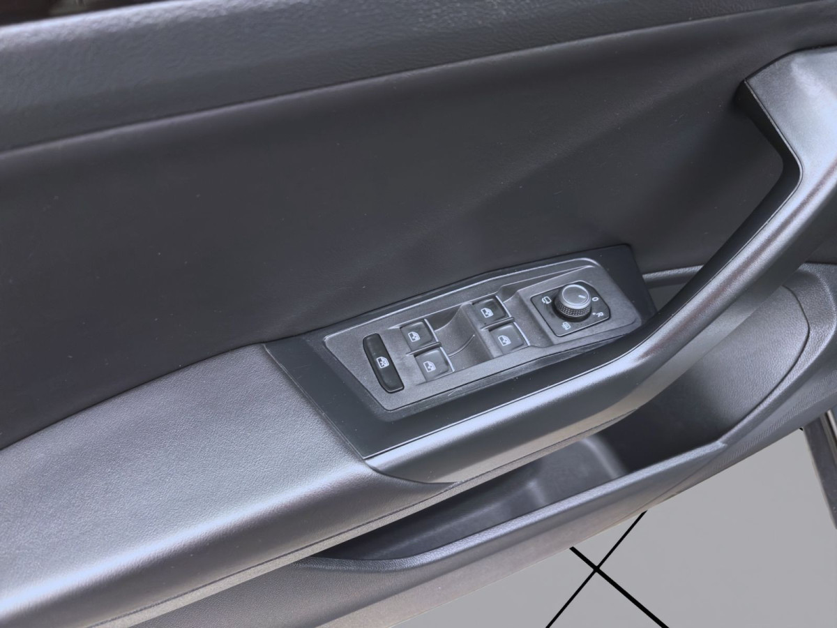 Thumb 10: Volkswagen T-Roc 4M R PANO AHK NAVI BEATS KAMERA DCC