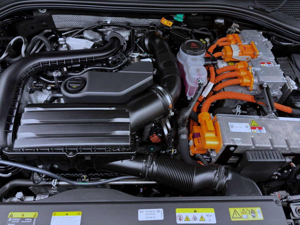 Thumb 18: Volkswagen Passat Variant 1.5 TSI eHybrid BUSINESS NAVI HuD AHK ACC DCC