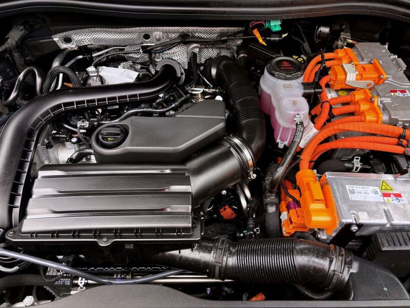 Bild 18: Volkswagen Tiguan 1.5 TSI eHybrid DSG R-LINE AHK NAVI HuD KAMERA DCC
