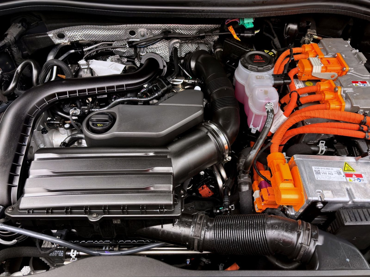 Thumb 18: Volkswagen Tiguan 1.5 TSI eHybrid DSG R-LINE AHK NAVI HuD KAMERA DCC