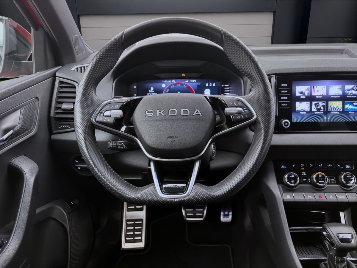 Thumb 10: Škoda Karoq 2.0 TDI DSG SPORTLINE AHK NAV KAM DCC WINTER+ 18"