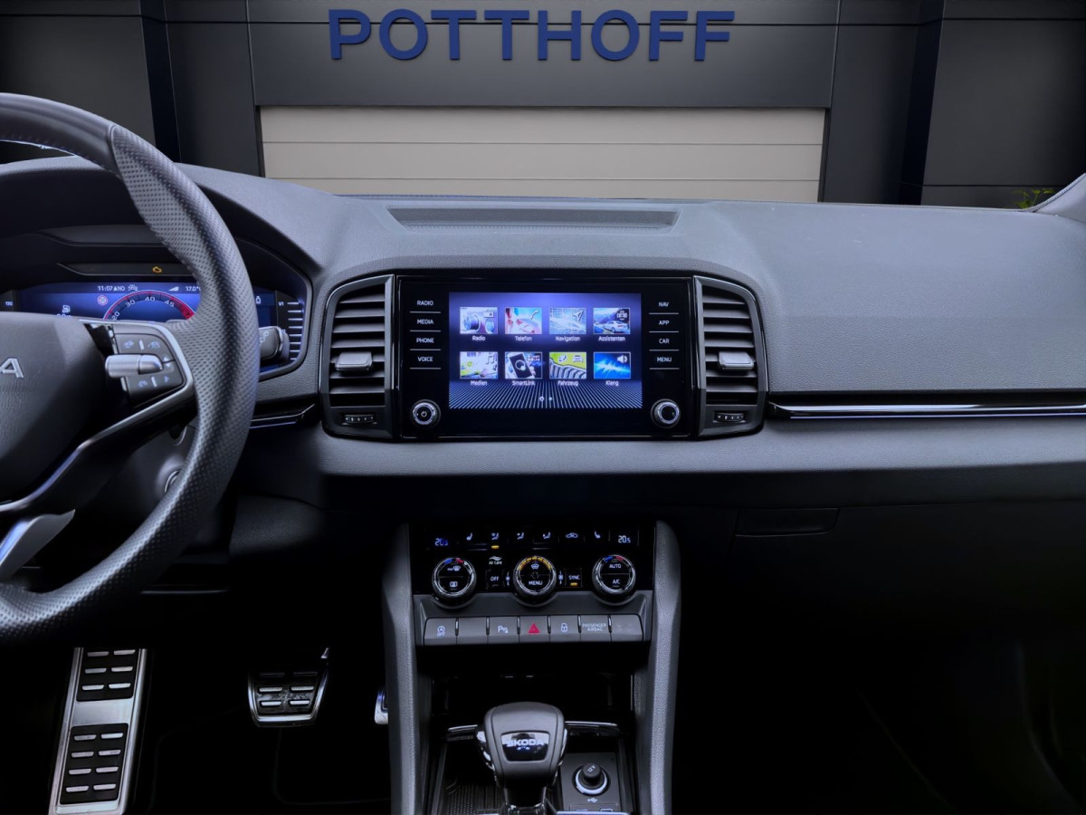 Thumb 13: Škoda Karoq 2.0 TDI DSG SPORTLINE AHK NAV KAM DCC WINTER+ 18"