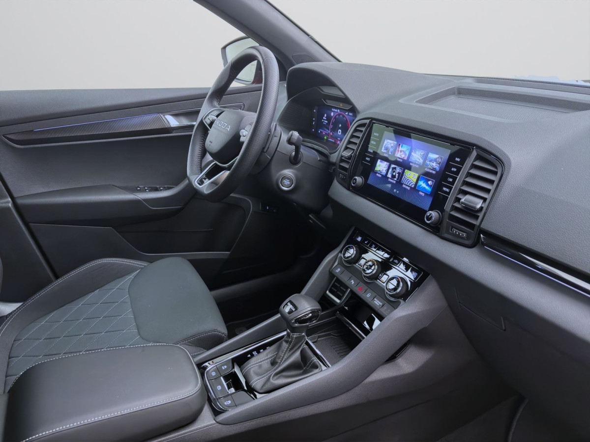 Thumb 16: Škoda Karoq 2.0 TDI DSG SPORTLINE AHK NAV KAM DCC WINTER+ 18"