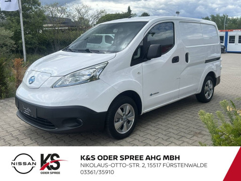 Automodell: NV200 in der Farbe weiß
