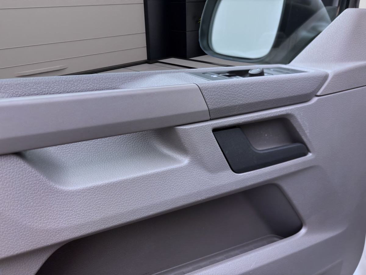 Thumb 9: Volkswagen T6.1 Transporter Kasten 2.0 TDI FWD PDC KAMERA NAVI KLIMA AHK