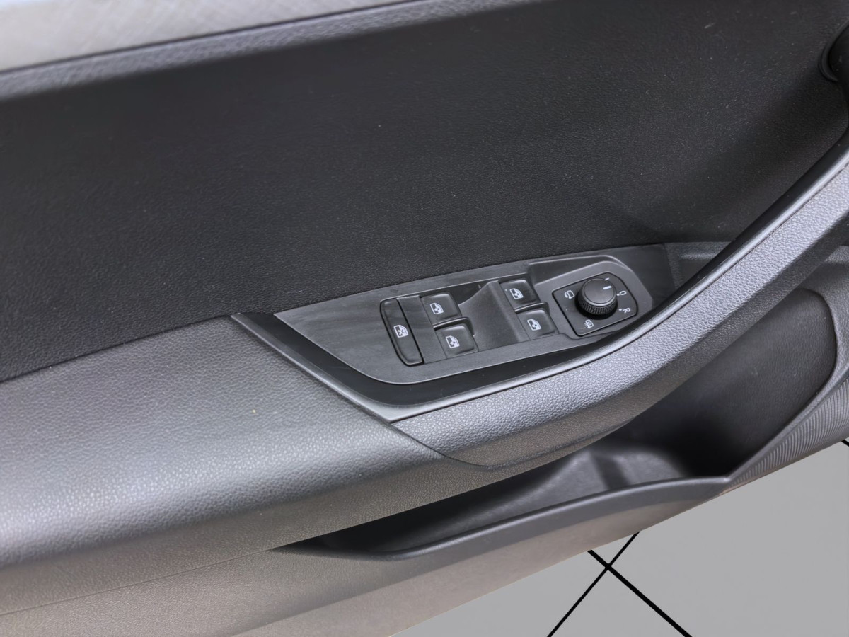 Thumb 9: Škoda Karoq 2.0 TDI DSG 4x4 TOUR AHK NAVI 360° SITZHZG
