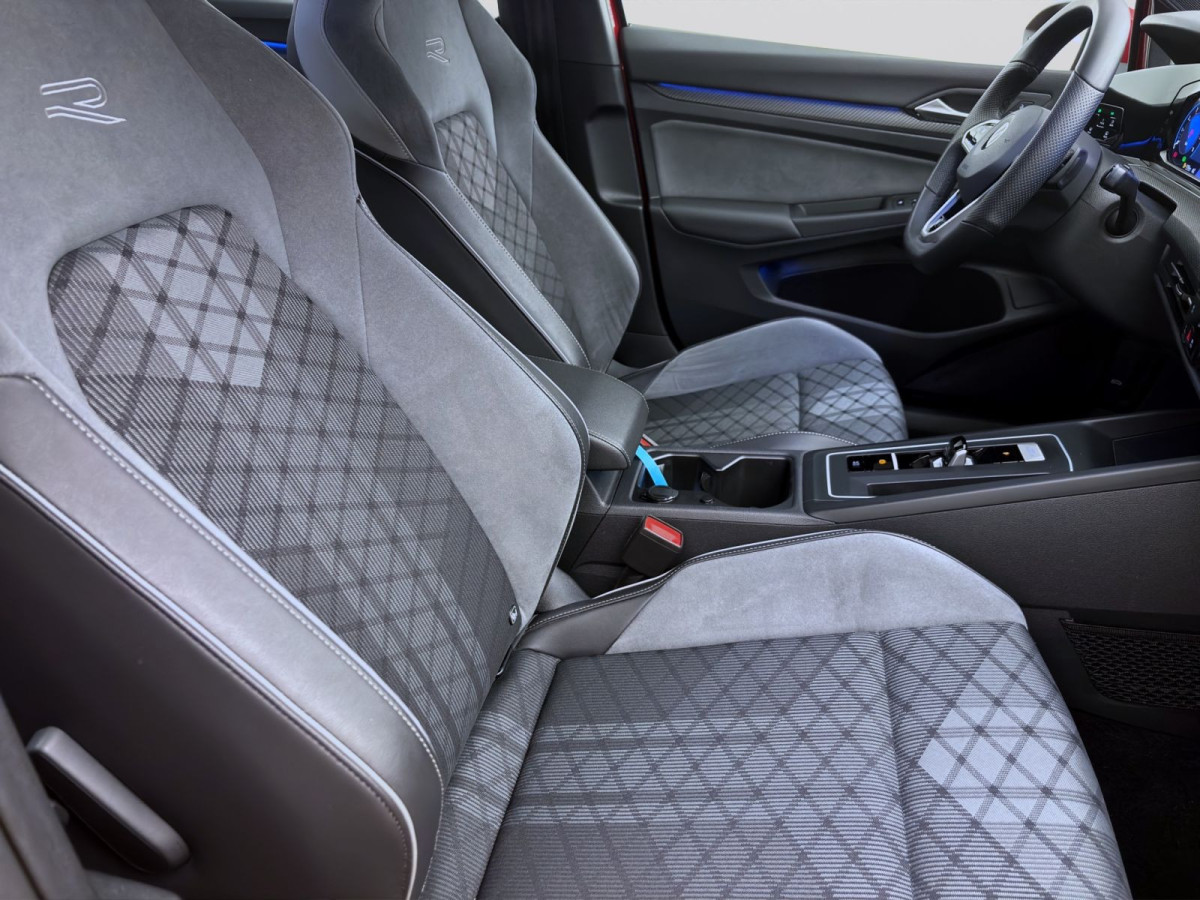 Thumb 16: Volkswagen Golf 1.5 eTSI DSG R-LINE NAVI SITZHZG PDC LED