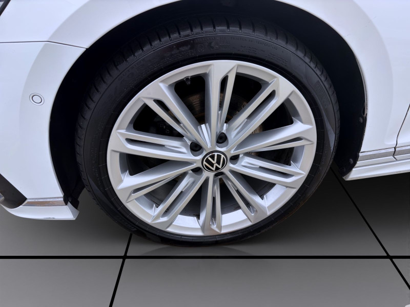 Bild 8: Volkswagen Passat Variant 2.0 TDI DSG 4M R-LINE STDHZG PANO AHK IQ.LIGHT