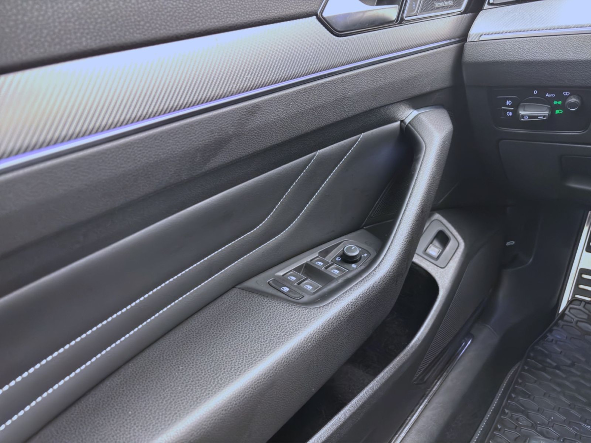Thumb 10: Volkswagen Passat Variant 2.0 TDI DSG 4M R-LINE STDHZG PANO AHK IQ.LIGHT