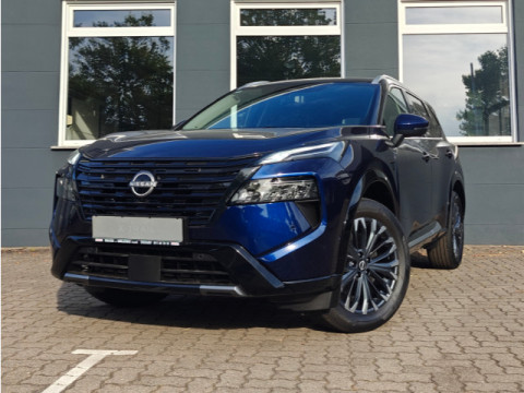 Automodell: X-Trail in der Farbe blau