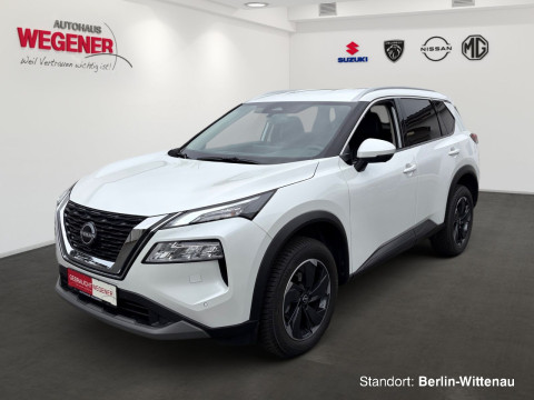 Automodell: X-Trail in der Farbe weiß