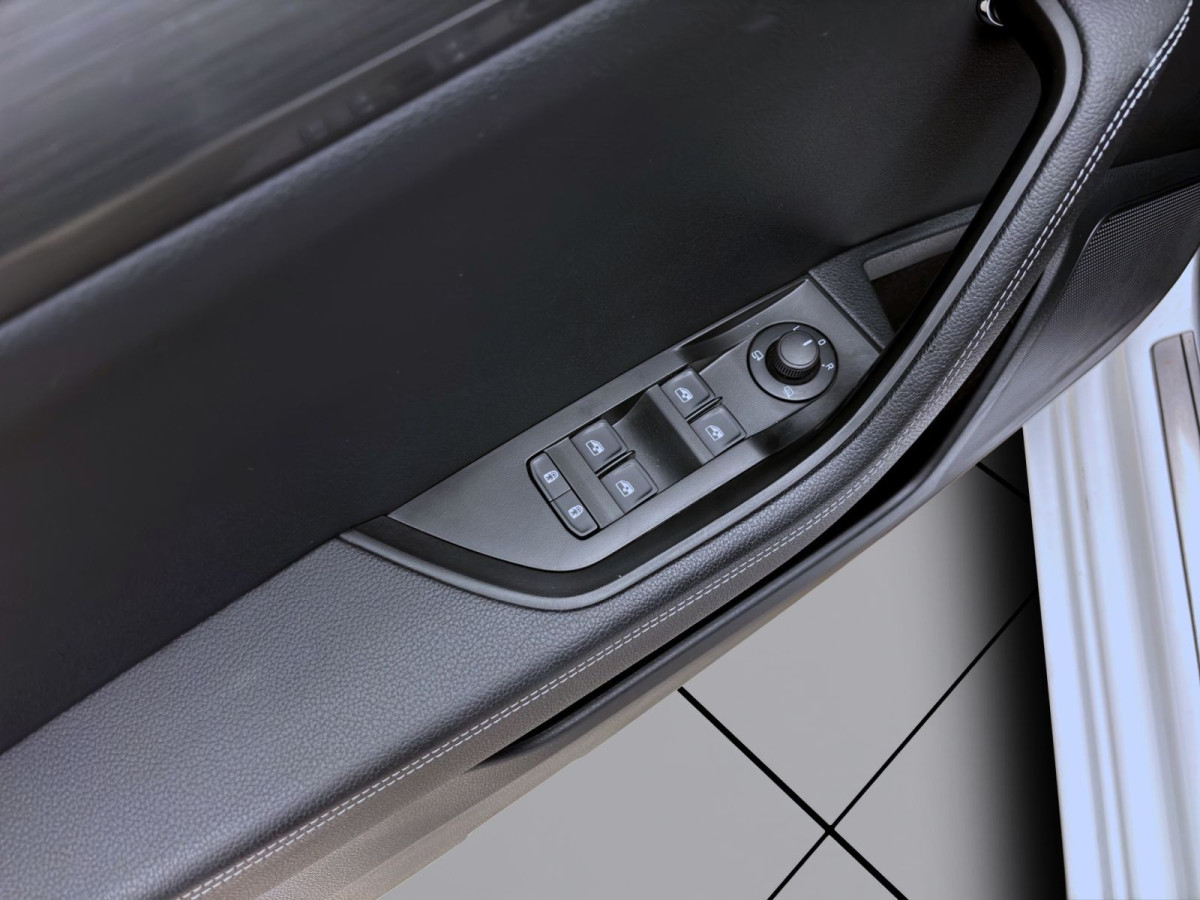 Thumb 10: Škoda Superb Combi 2.0 TDI DSG STYLE AHK NAVI KAMERA SITZHZG