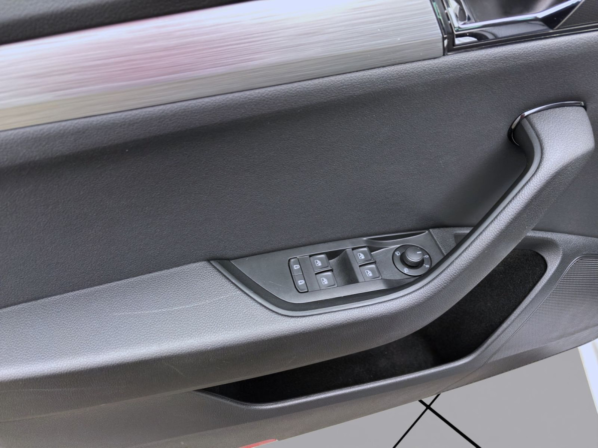 Thumb 10: Škoda Superb Combi 2.0 TDI DSG AMBITION AHK NAVI LED KAMERA