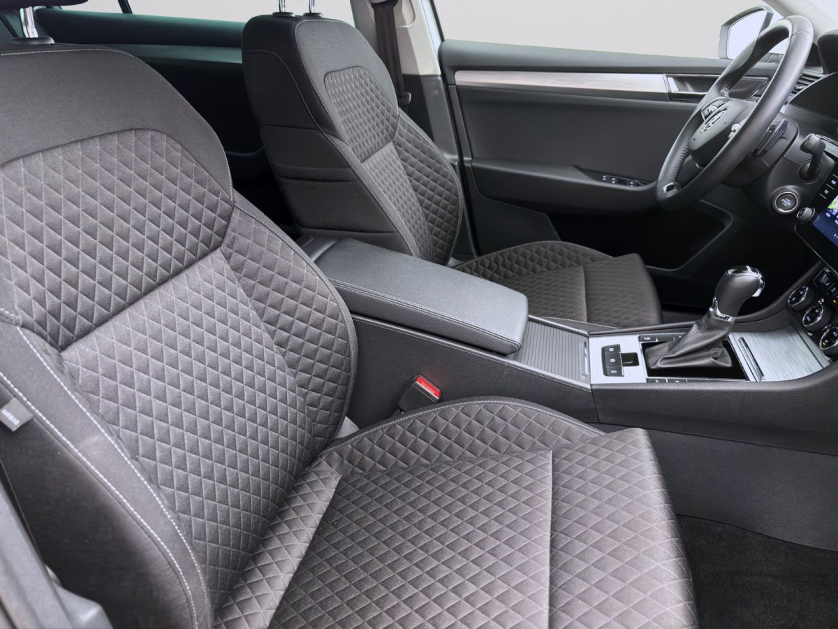 Thumb 16: Škoda Superb Combi 2.0 TDI DSG AMBITION AHK NAVI LED KAMERA