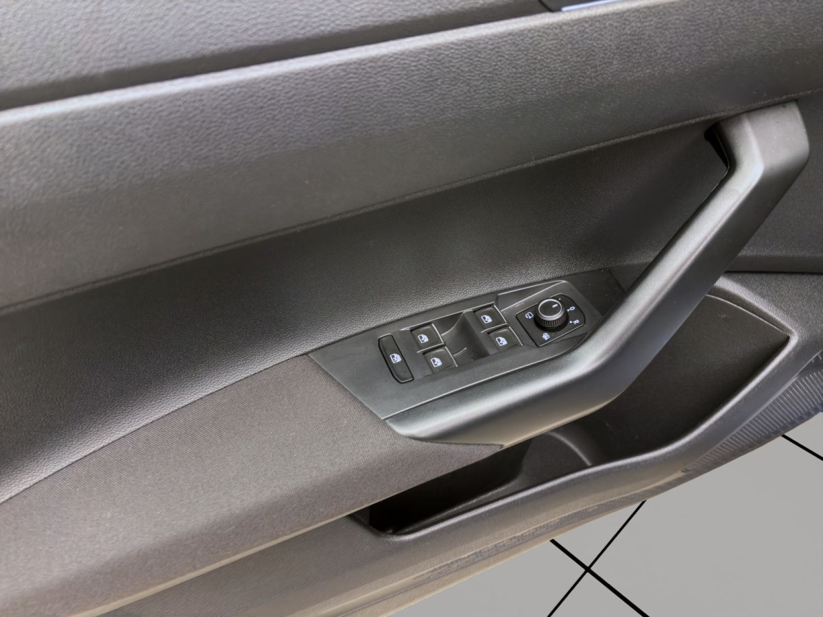 Thumb 10: Volkswagen Taigo 1.5 TSI DSG R-LINE PANO AHK IQ.LIGHT NAVI