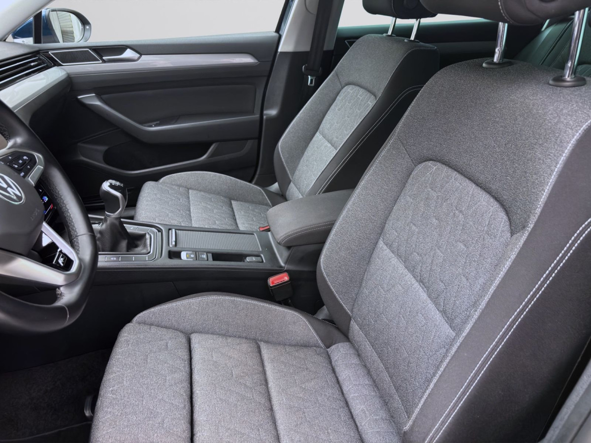 Thumb 9: Volkswagen Passat Variant 2.0 TDI R-LINE AHK KAMERA NAVI PDC