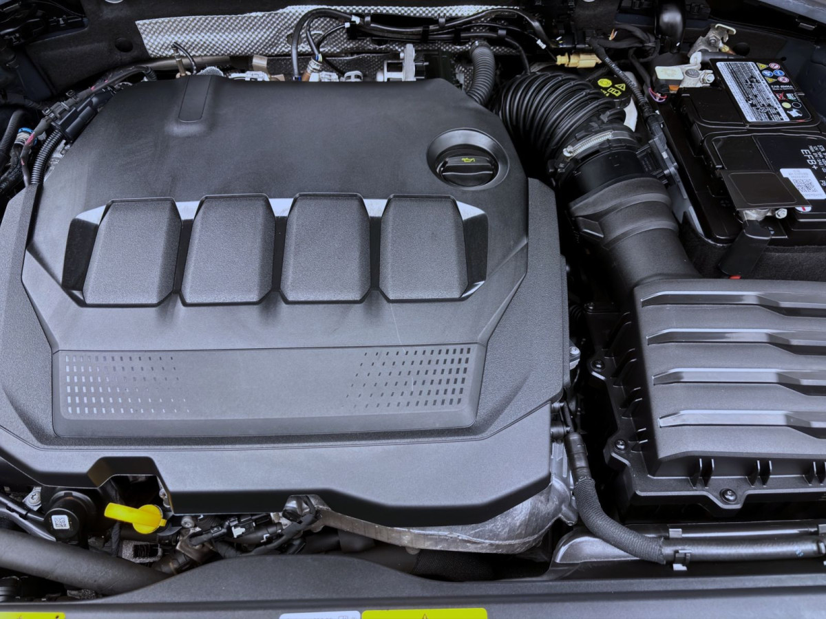 Thumb 18: Volkswagen Passat Variant 2.0 TDI R-LINE AHK KAMERA NAVI PDC