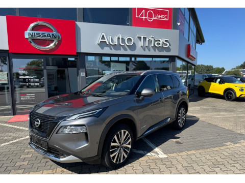 Automodell: X-Trail in der Farbe grau