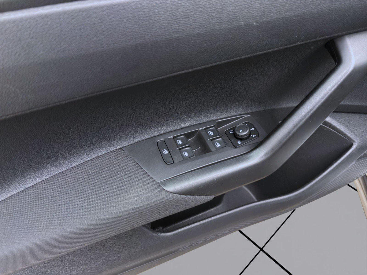 Thumb 10: Volkswagen Taigo 1.0 TSI LIFE SITZHZG PDC LED KLIMA