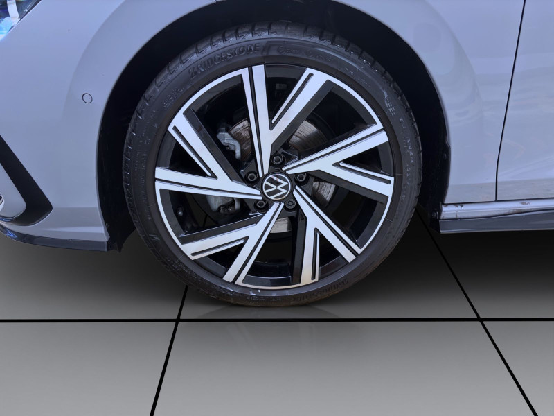 Bild 8: Volkswagen Golf Variant 1.5 eTSI DSG R-LINE PANO NAVI IQ.LIGHT HuD