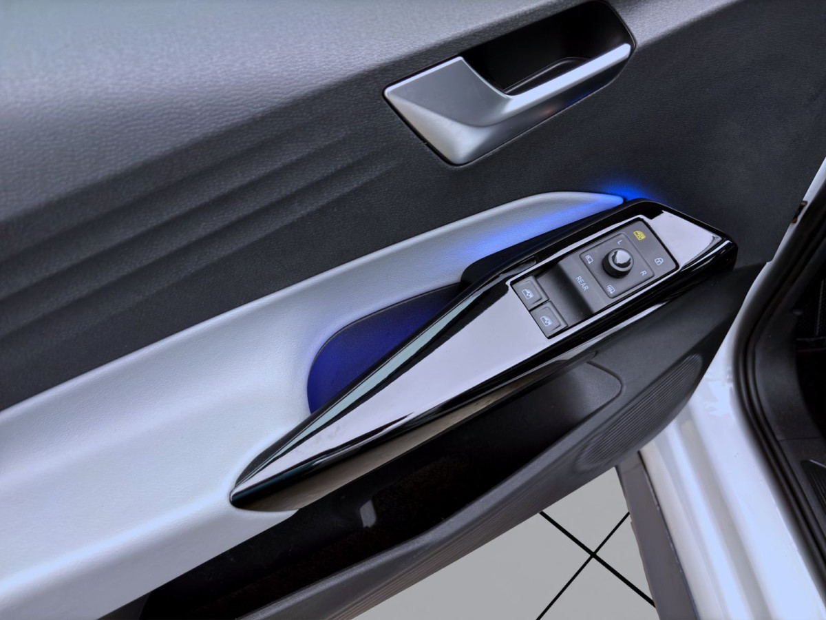 Thumb 10: Volkswagen ID.3 PRO PERFORMANCE 1ST MAX PANO NAVI KAMERA MATRIX HuD