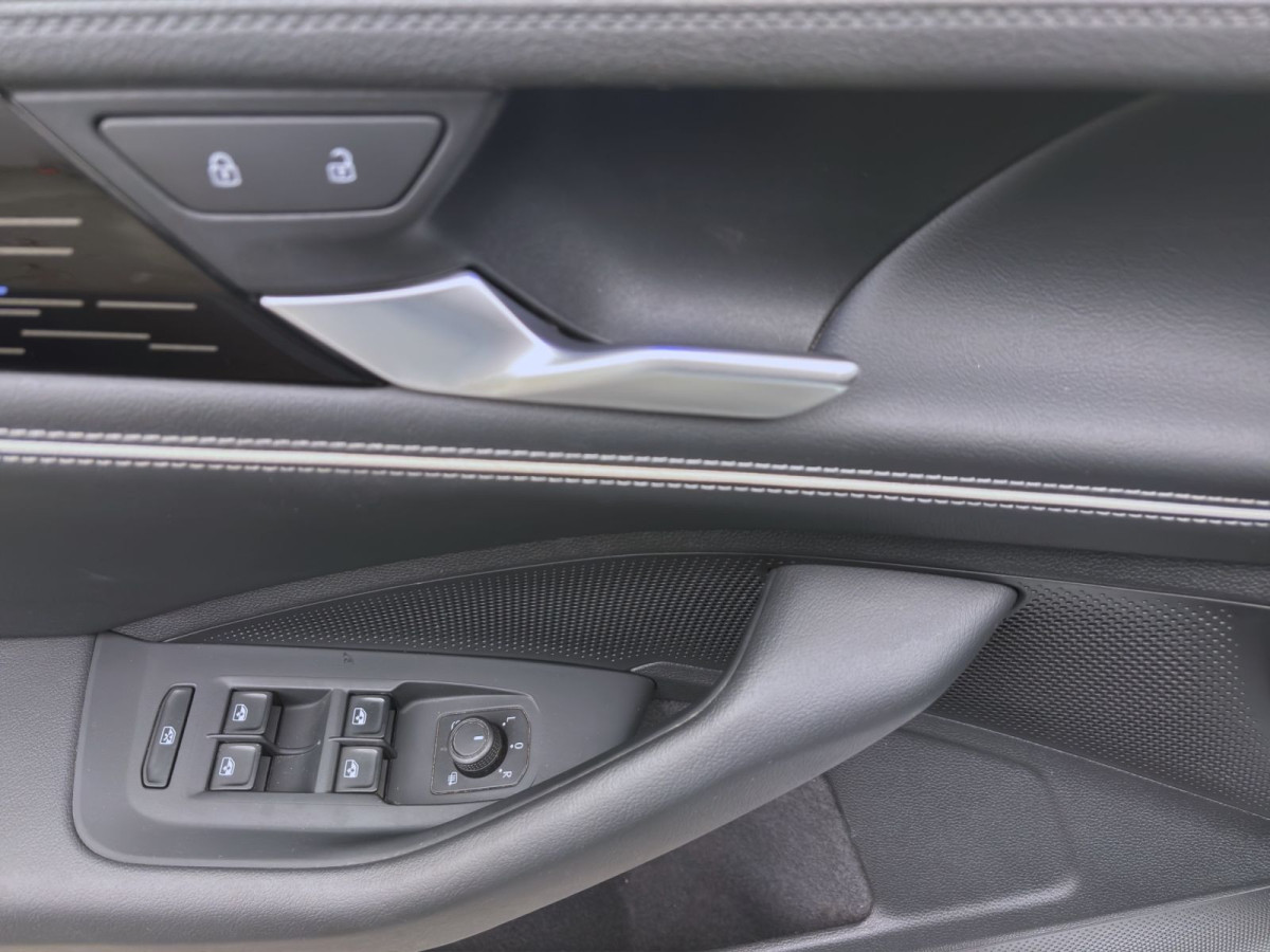 Thumb 10: Volkswagen Passat Variant 2.0 TDI DSG BUSINESS PANO AHK NAVI HuD