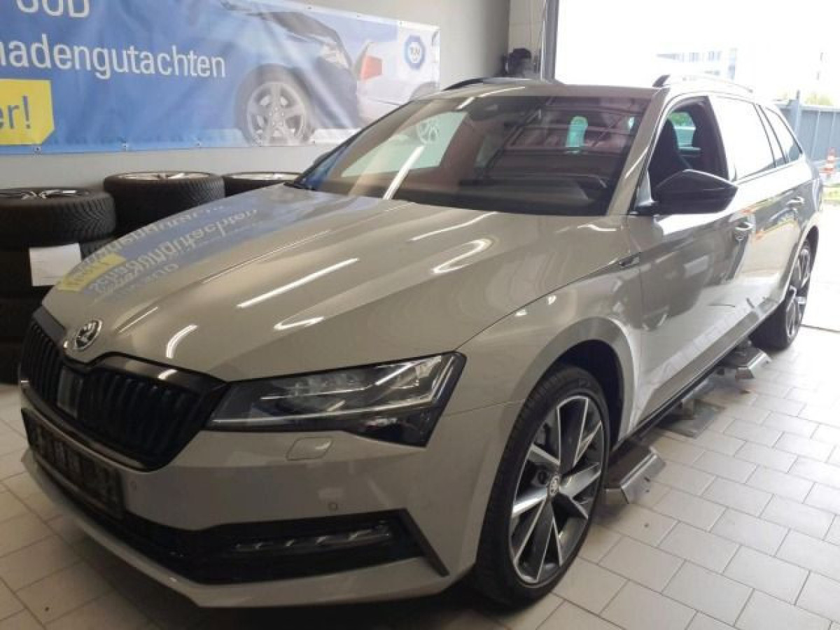 Thumb 1: Škoda Superb Combi 2.0 TSI DSG SPORTLINE NAVI MATRIX SITZHZG PDC