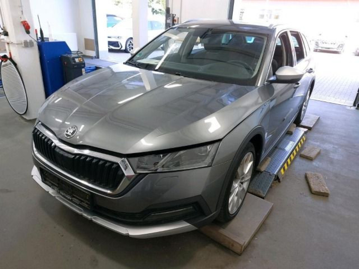 Thumb 1: Škoda Octavia Combi 2.0 TDI DSG 4x4 SCOUT NAVI AHK KLIMA SHZG