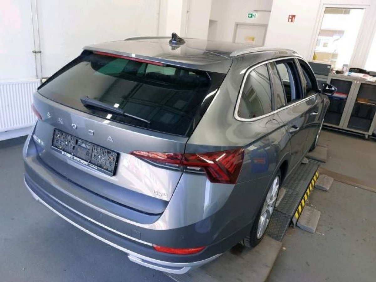 Thumb 3: Škoda Octavia Combi 2.0 TDI DSG 4x4 SCOUT NAVI AHK KLIMA SHZG
