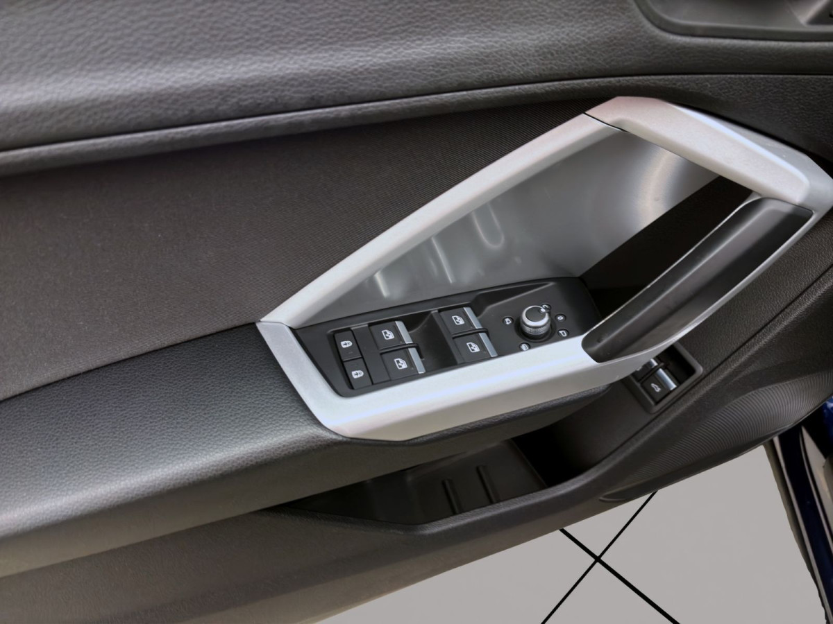 Thumb 10: Audi Q3 45 TFSIe S LINE PANO MATRIX NAVI KAMERA