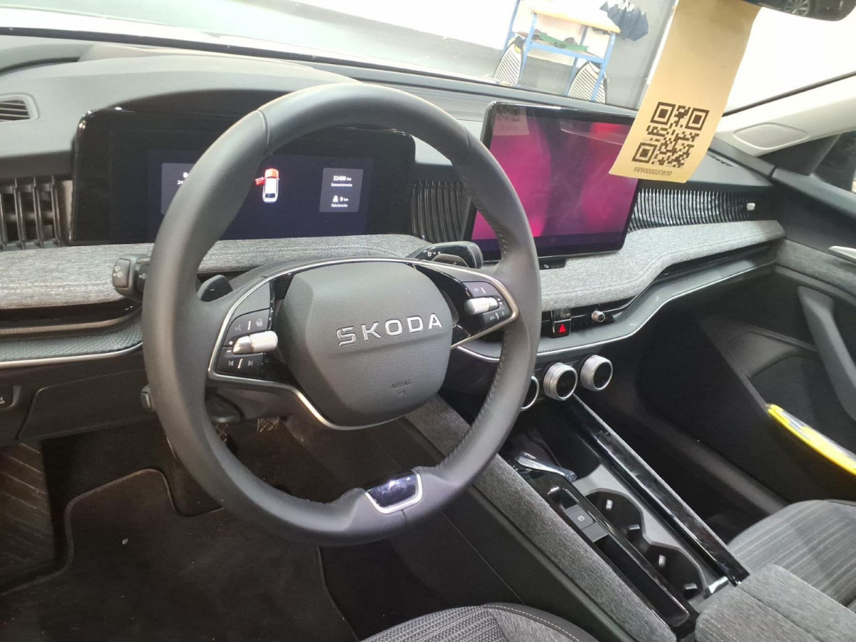 Thumb 3: Škoda Superb Combi 2.0 TSI DSG 4x4 SELECTION AHK NAVI KAMERA HuD