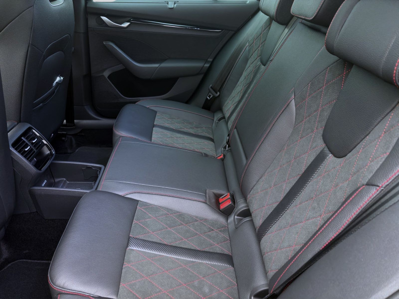 Bild 15: Škoda OCTAVIA COMBI RS AHK PANO STANDH DCC NAV+ ASSISTENZ+
