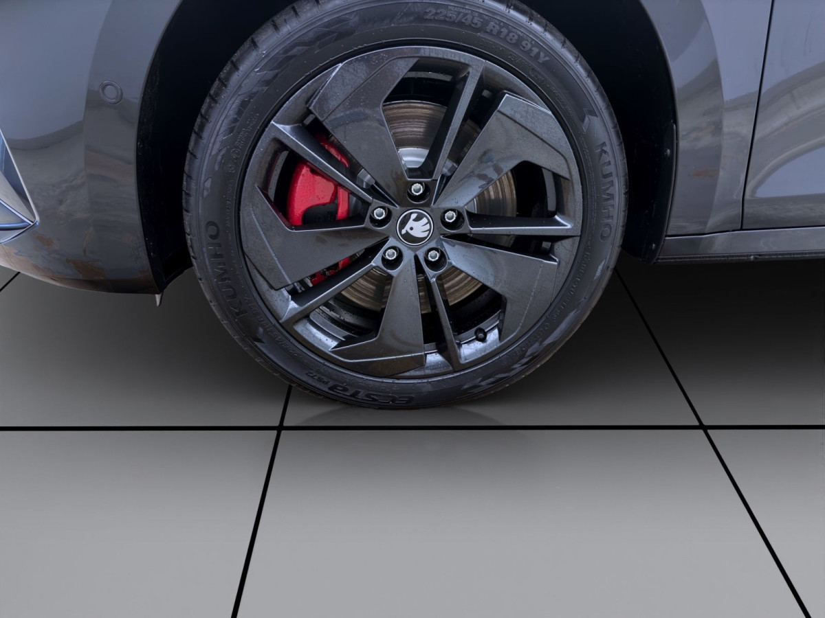 Thumb 8: Škoda OCTAVIA COMBI RS AHK PANO STANDH DCC NAV+ ASSISTENZ+