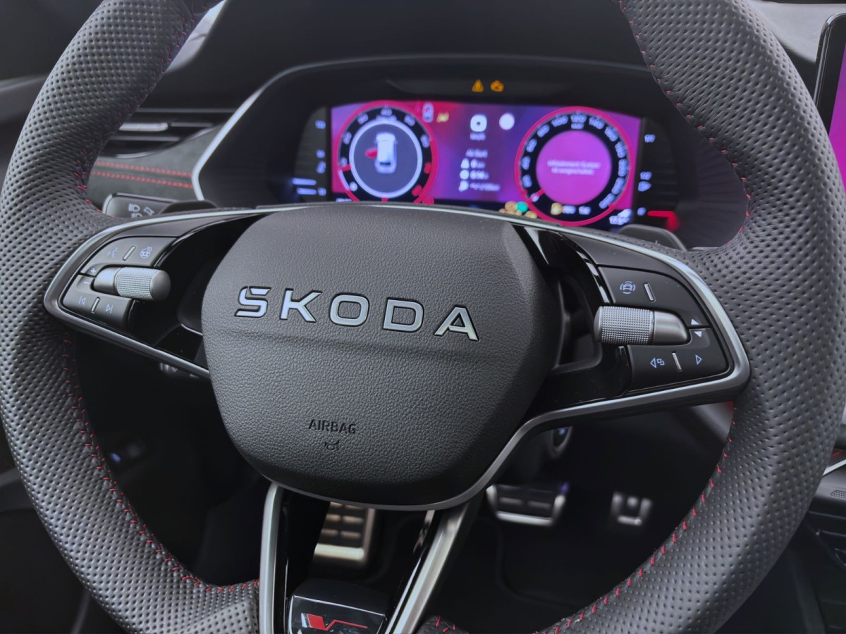 Thumb 12: Škoda OCTAVIA COMBI RS AHK PANO STANDH DCC NAV+ ASSISTENZ+