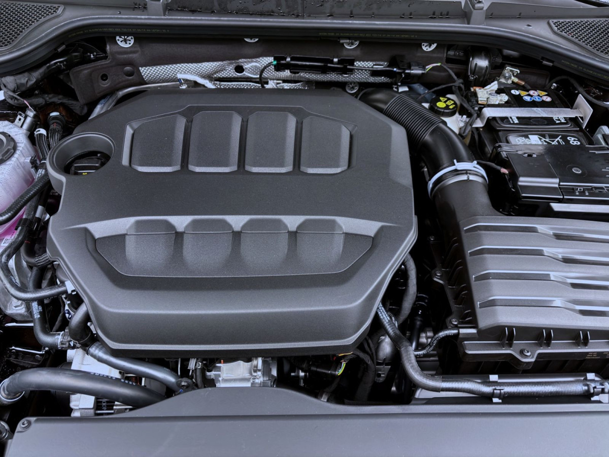 Thumb 18: Škoda OCTAVIA COMBI RS AHK PANO STANDH DCC NAV+ ASSISTENZ+