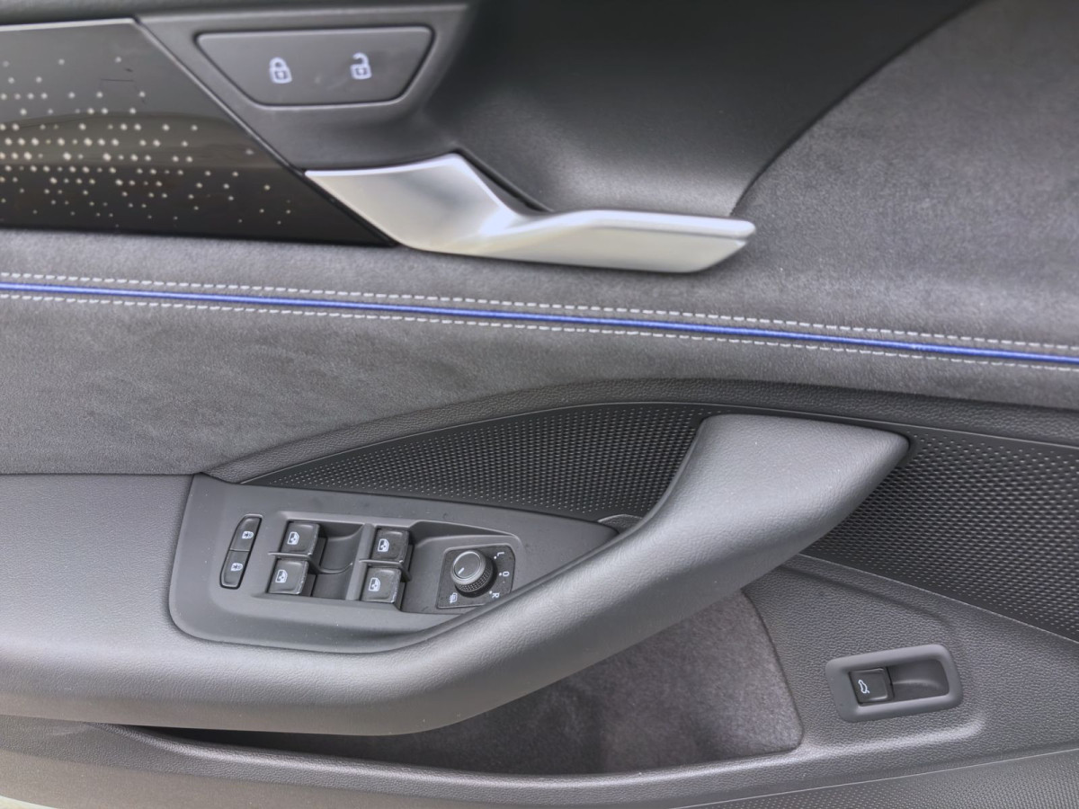 Thumb 10: Volkswagen Passat Variant 2.0 TDI DSG 4M R-LINE STDHZG NAVI KAMERA