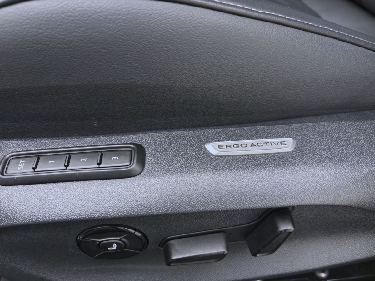 Thumb 18: Volkswagen Passat Variant 2.0 TDI DSG 4M R-LINE STDHZG NAVI KAMERA