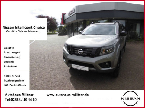 Automodell: Navara in der Farbe grau