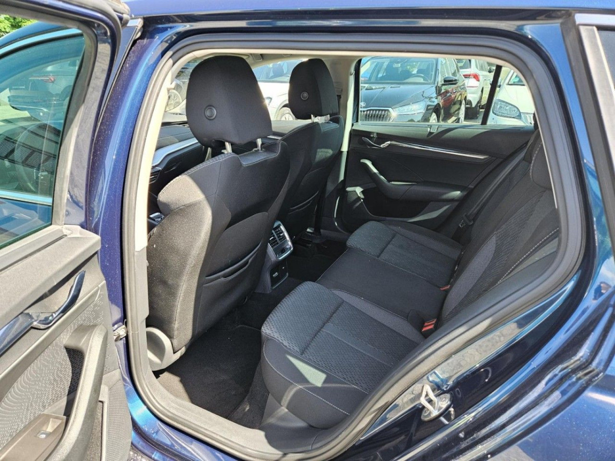 Skoda Octavia Combi 2.0 TDI DSG Style 4×4 AHK NAV HUD - Bild 26