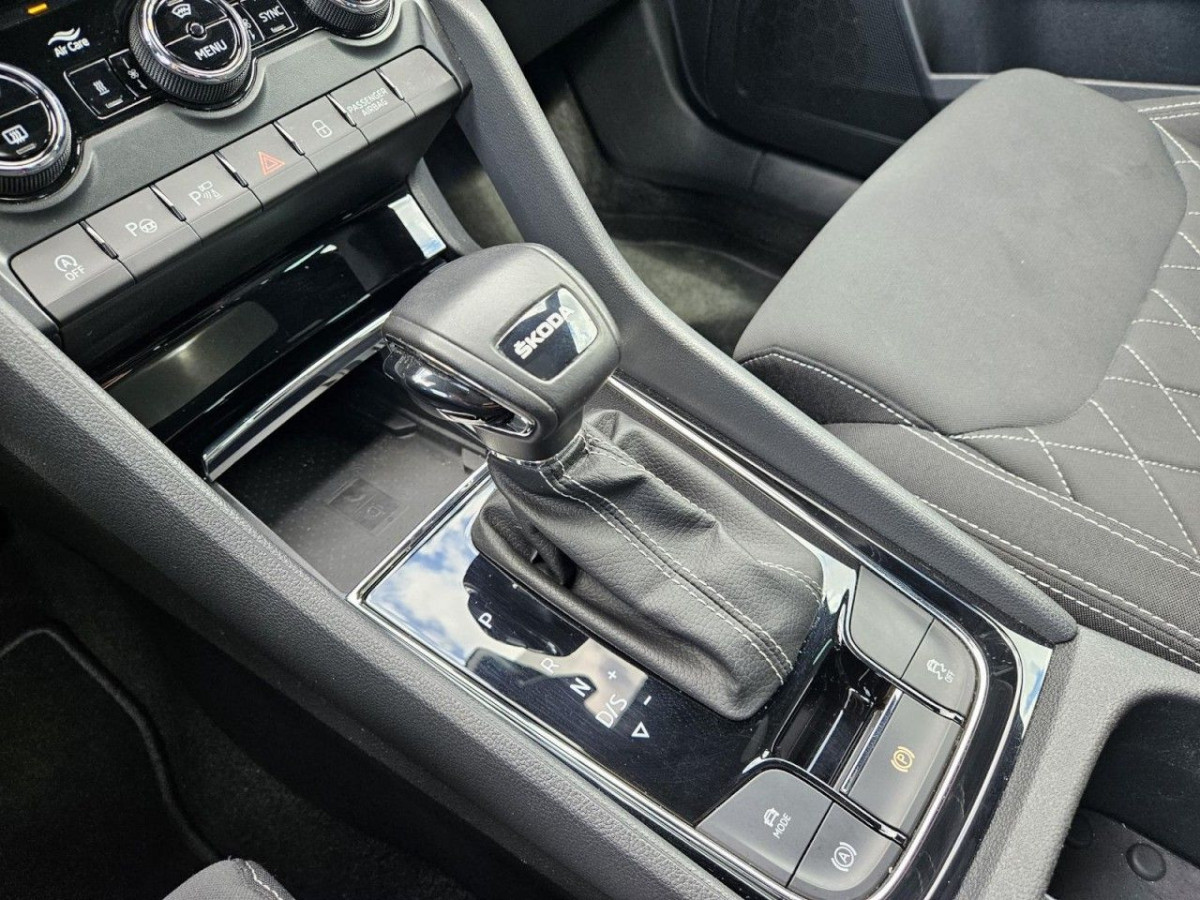 Skoda Karoq 1.5 TSI DSG Sportline AHK PANO STANDHZ LM - Bild 13