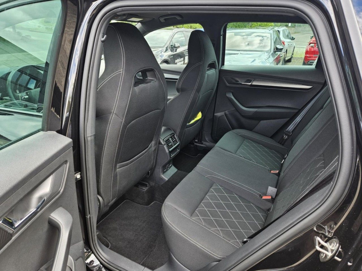 Skoda Karoq 1.5 TSI DSG Sportline AHK PANO STANDHZ LM - Bild 17