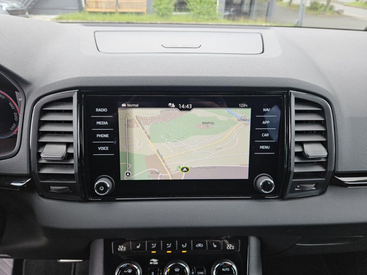 Skoda Karoq 1.5 TSI DSG Sportline AHK PANO STANDHZ LM - Bild 10