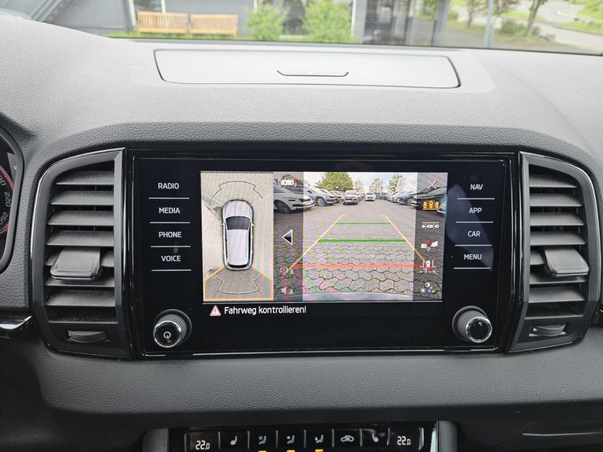 Skoda Karoq 1.5 TSI DSG Sportline AHK PANO STANDHZ LM - Bild 12