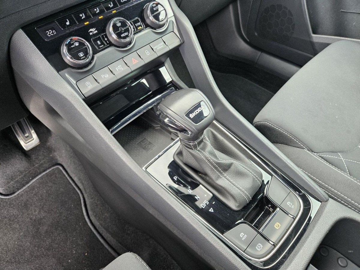 Skoda Karoq 1.5 TSI DSG Sportline AHK PANO STANDHZ LM - Bild 14